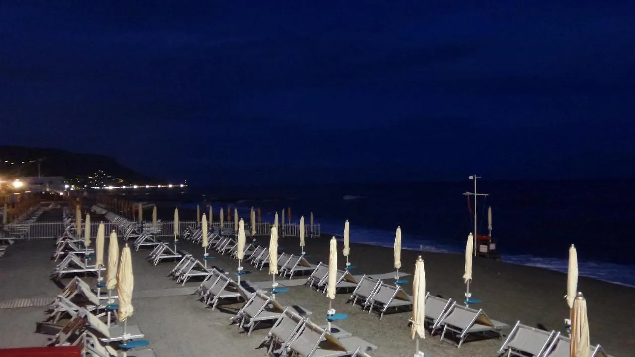 Bed and Breakfast Ghiro Ghiotto Pietra Ligure Bed & Breakfast