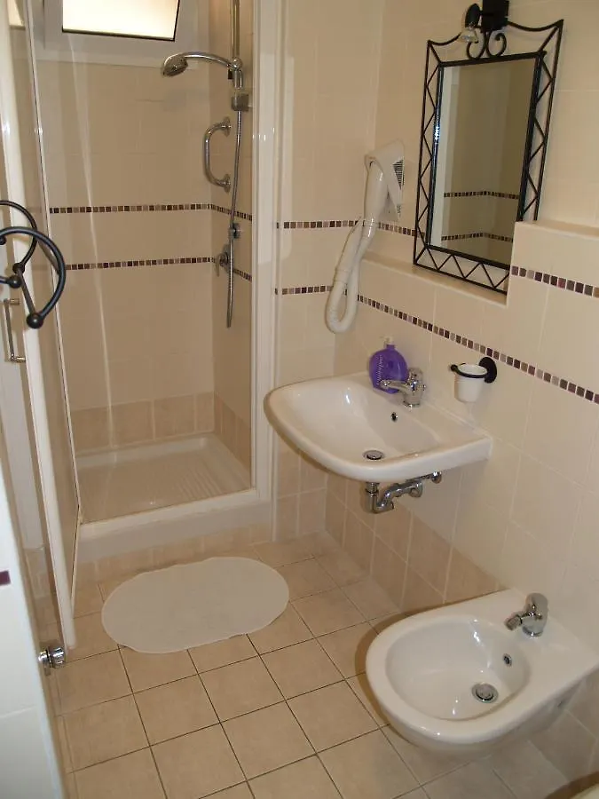 Bed and Breakfast Ghiro Ghiotto Pietra Ligure 0*,  Italia