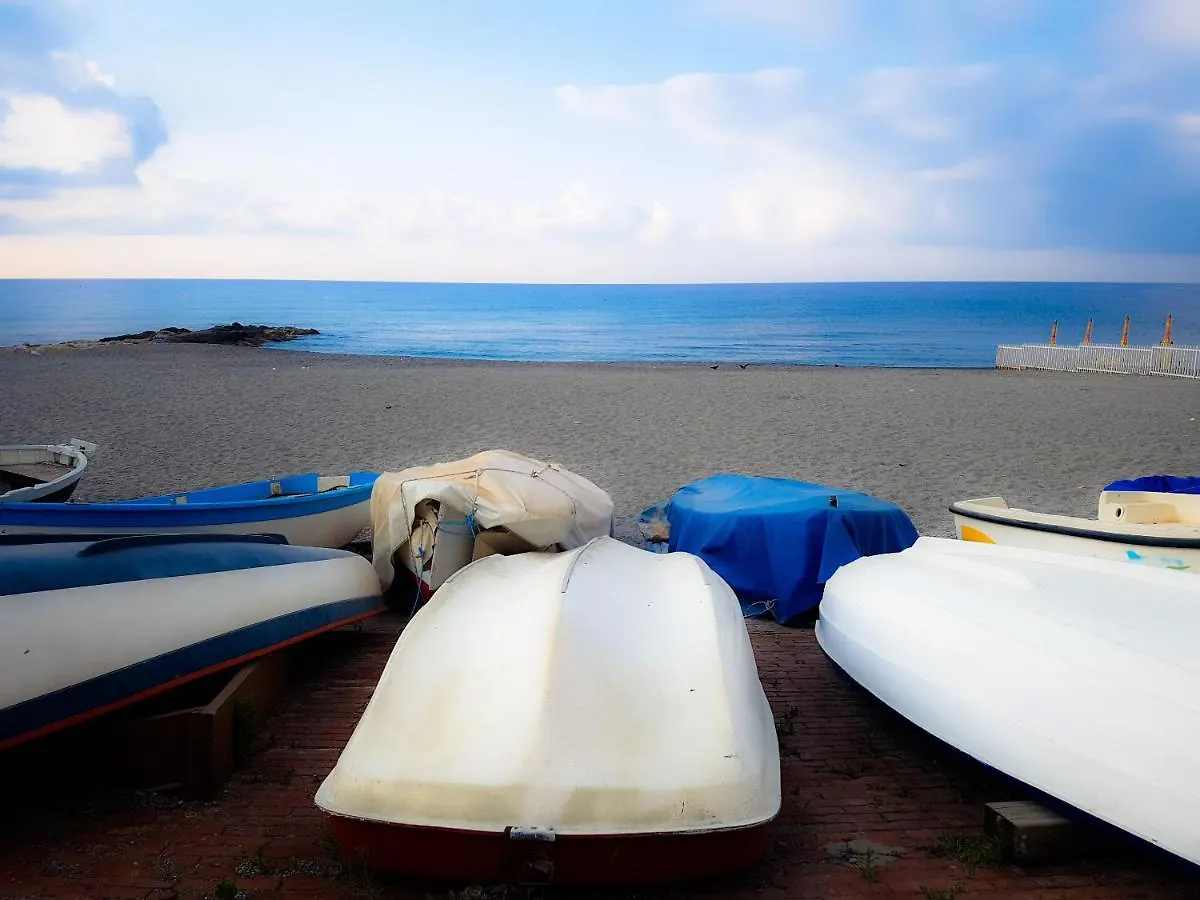 Bed and Breakfast Ghiro Ghiotto Pietra Ligure Bed & Breakfast